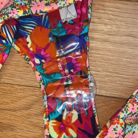 NWOT Maaji reversible bikini bottom in size M, liner still in place - Picture 10 of 10